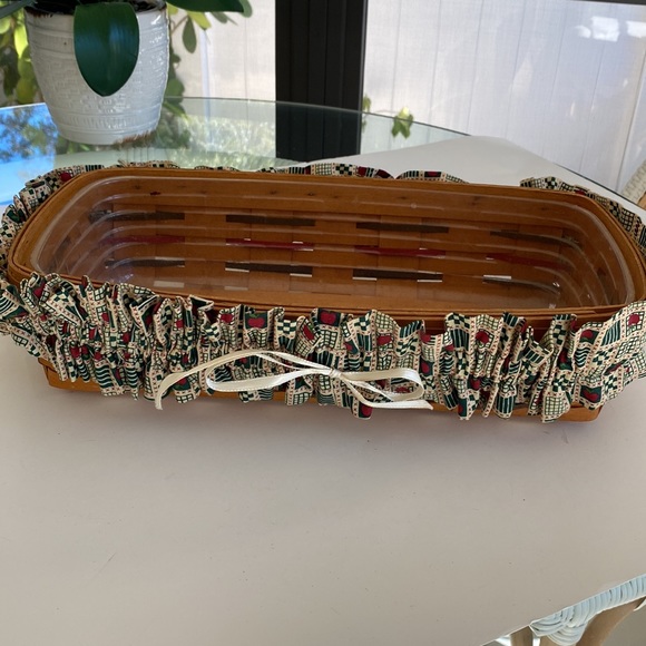 Longaberger basket with liner - Picture 1 of 8